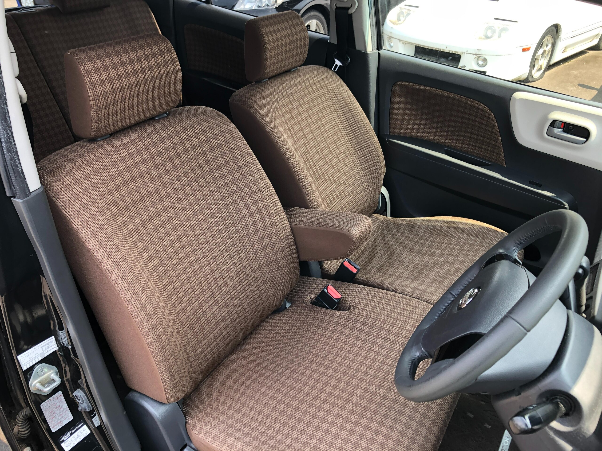 日産　モコ