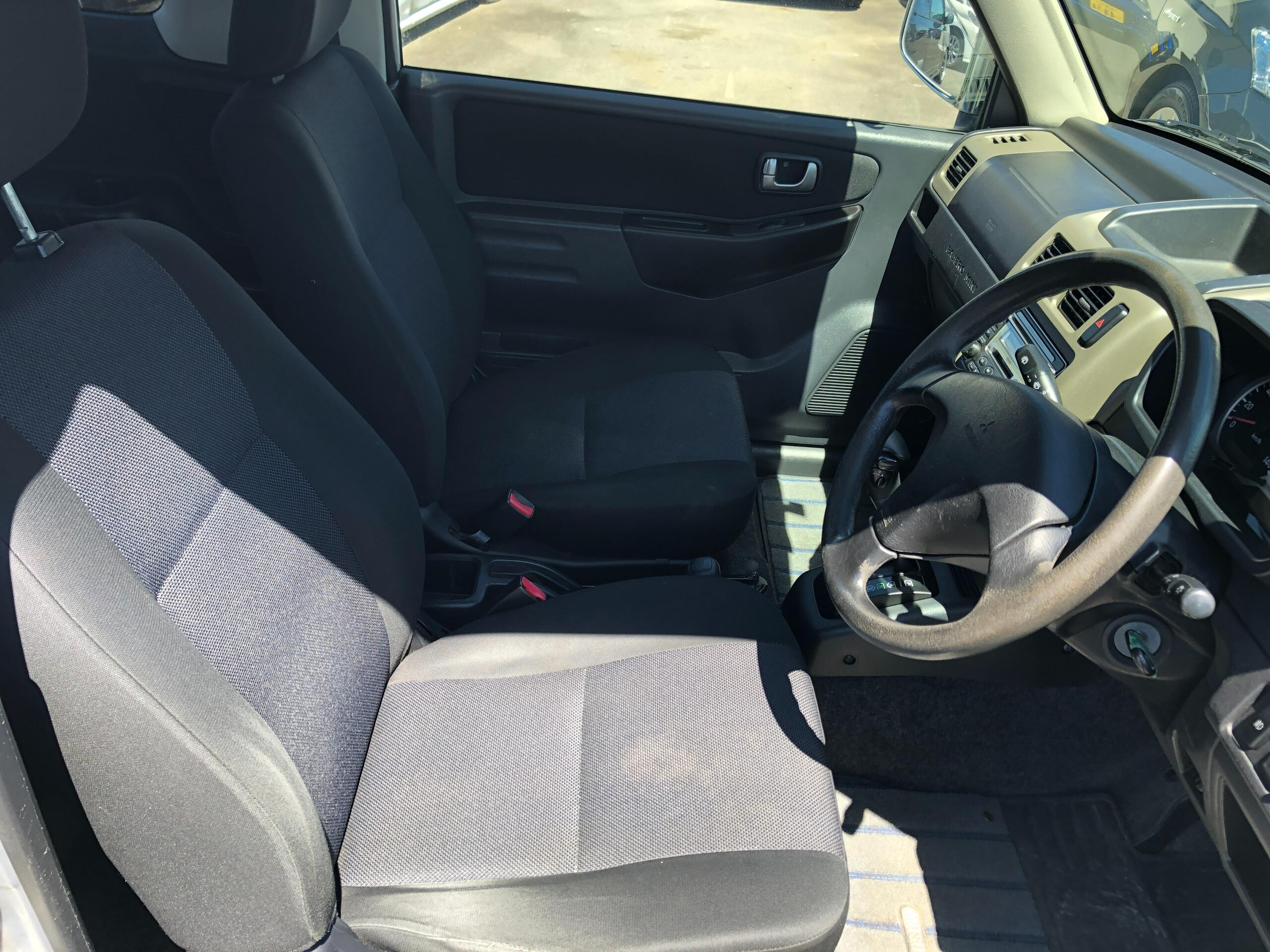 三菱 PAJERO mini